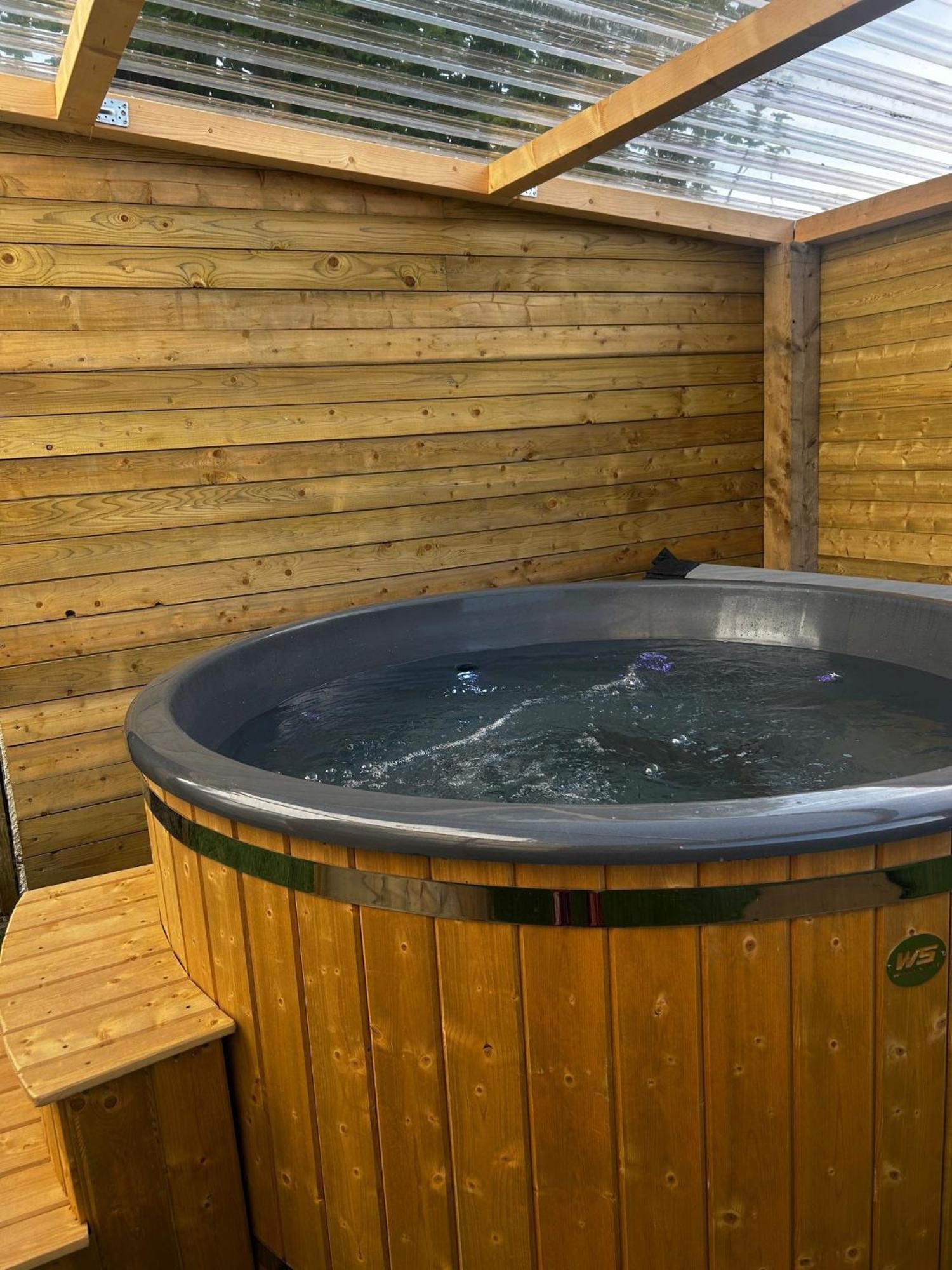 The Alpaca Farmhouse With Hot Tub And Alpaca Experience Included Dromara エクステリア 写真
